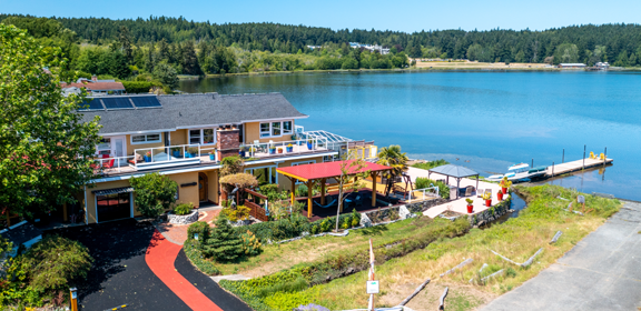 Birds of a Feather Victoria Ocean Lagoon B&B